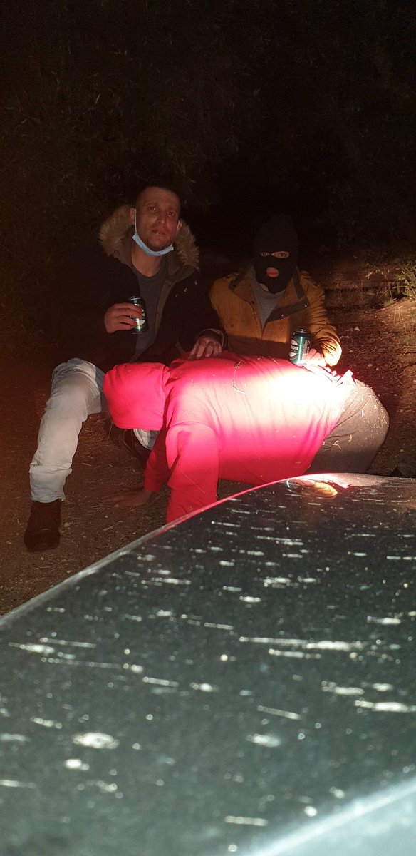 sanvladimir1987's tweet photo. En el campo ,al aire libre las cervezas saben mejor #humiliation #dominant #botas #zapas https://t.co/CO3BZ0zS8q