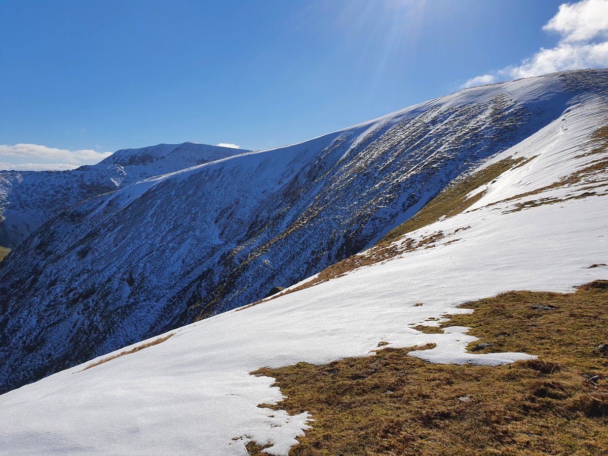 sammartinart's tweet photo. Raise &amp; White Side via Sticks Pass and back down via Keppel Cove. Inspiration by the bucket 😍 #raise #helvellyn #lakedistrict #glenridding #keppelcove #stickspass #Cumbria https://t.co/ZGoaJkSKeF