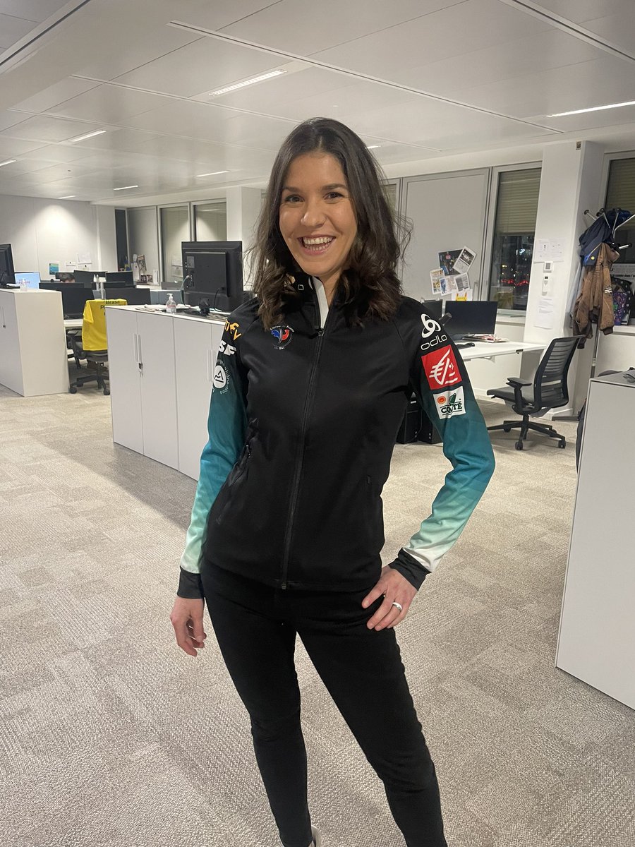 lequipedusoir's tweet photo. 🎁 CADEAU 🎁 

Pour fêter la nouvelle victoire de @quentinfillon, RT &amp; FOLLOW @lequipedusoir pour tenter de remporter la veste de l’Equipe de France de biathlon 🔥 

#EDS https://t.co/0Mx71gwtks