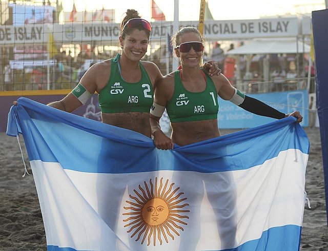<a href="/anagallay/">Ana Gallay</a> y <a href="/ferpereyra02/">Fernanda Pereyra</a> se quedaron con la medalla de plata 🥈 en Mollendo al caer en una ajustada definición con Thamela y Elize 🇧🇷 por 2-1 (22-20, 19-21 y 15-10) tras no poder aguantar la ventaja del primer set y correr de atrás en el marcador durante todo el tie break 🏐
