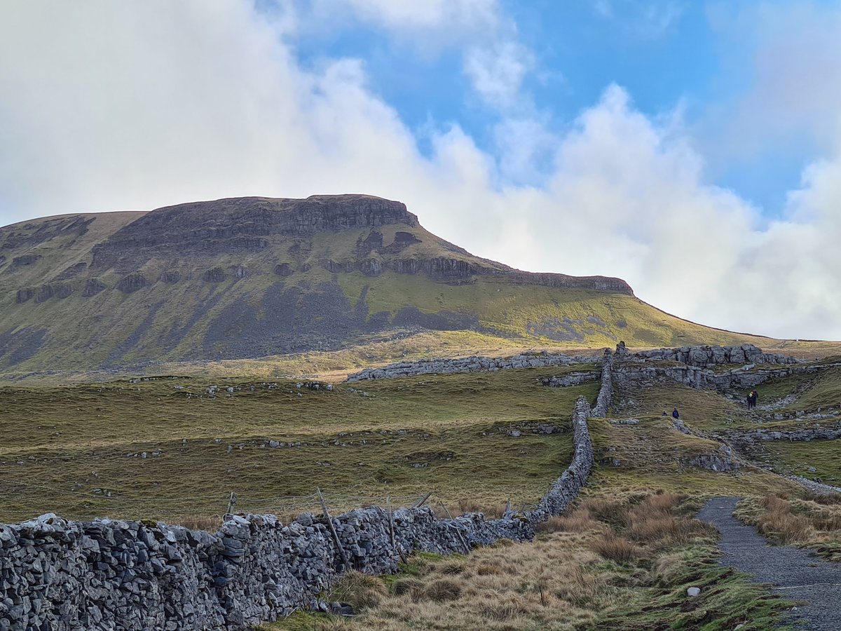 lear777's tweet photo. Enjoyed a well-deserved pub lunch after a few days of totting up #nhs1000miles 191 ytd
#bedafell #placefell #lakedistrict #wainwrights 37/214 #penyghent #hullpot #Yorkshiredales #thebuckinn https://t.co/fKpXLFVm5S