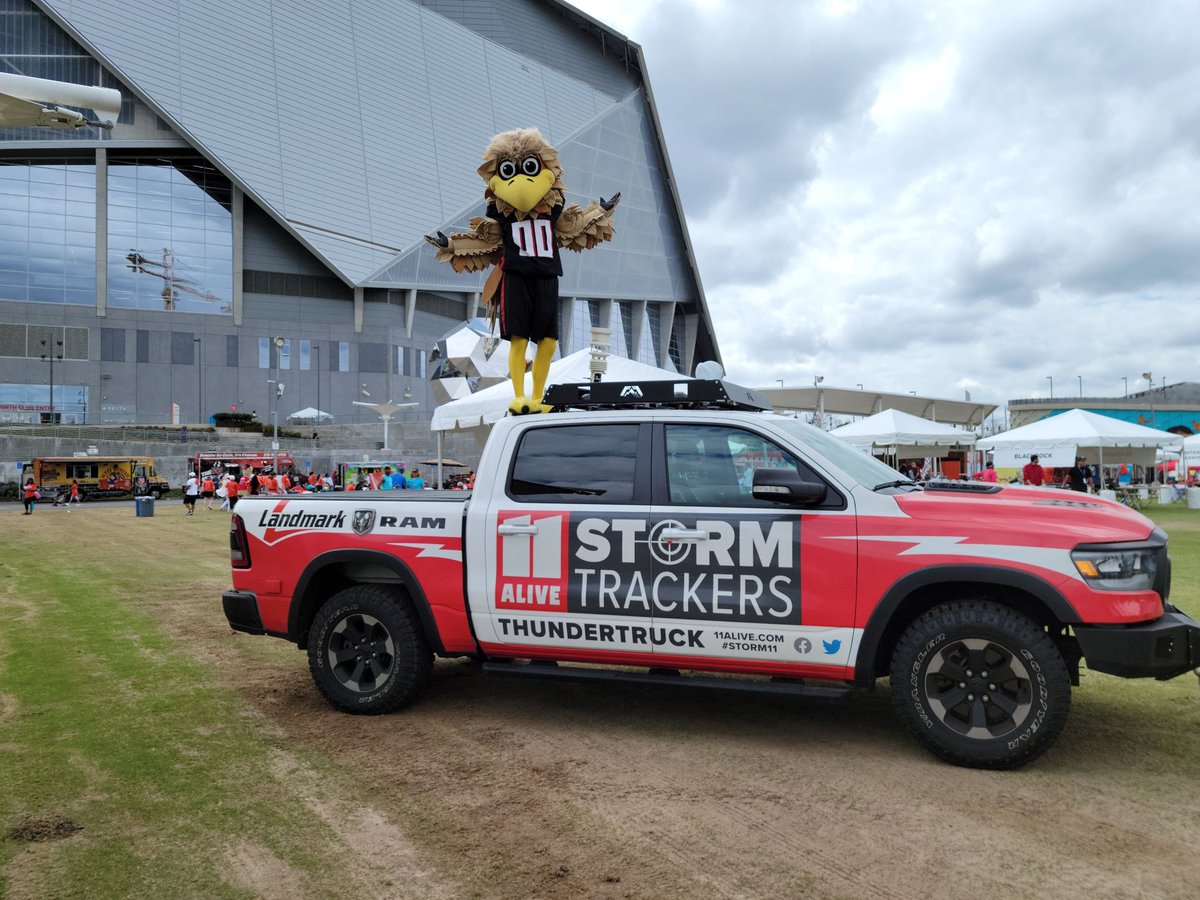 mk_richards_'s tweet photo. @FreddieFalcon decided he wanted to jump on the @11AliveNews thundertruck. The race starts soon! #HWR2022 https://t.co/ZhTd2gl0sc