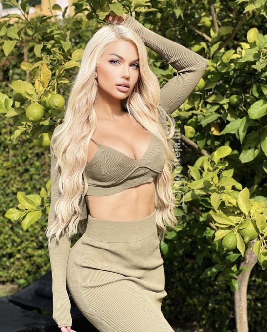 Your Goddess 👸🏼 https://t.co/ZoE9FuoNJr