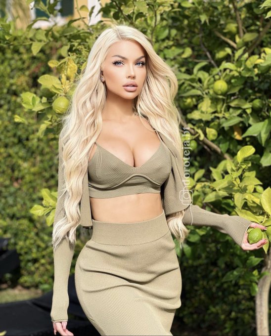 Your Goddess 👸🏼 https://t.co/ZoE9FuoNJr