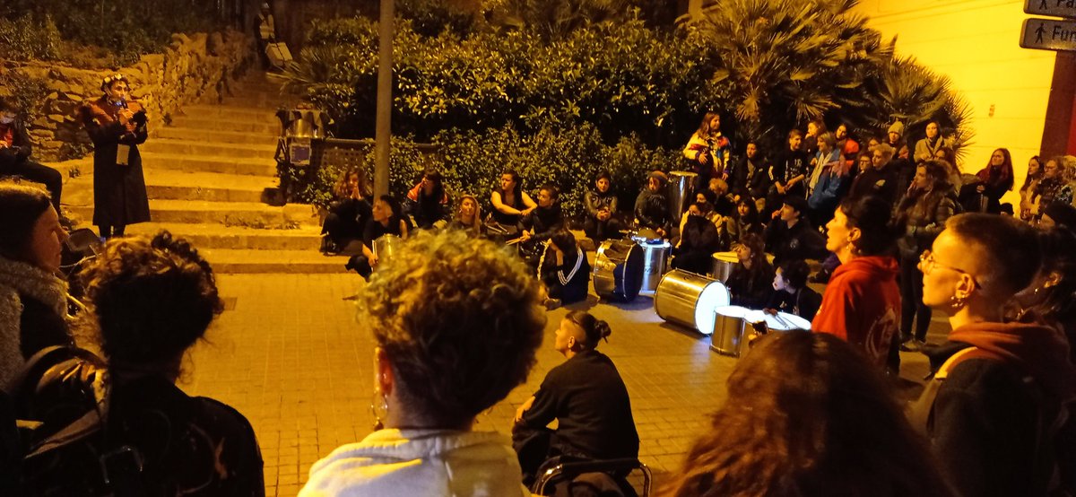 BarriFeminista's tweet photo. Reivindiquem la tendresa radical al peu del projecte autogestionat de criança EspaiSomiatruites, #SíHayTutía, #8M, #8mpoblesec https://t.co/C3AaMWxlE1
