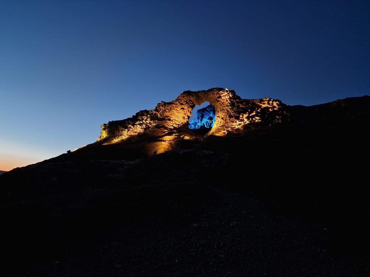 ASG_Entertain's tweet photo. Tonight we have joined forces with @Clwyd_Dee_AONB to illuminate Castell Dinas Bran in Llangollen to show our support to the Ukraine 🇺🇦 
We are donating 100% of our fee to a charity that will directly help those effected by the devastation over in Ukraine 💙 #WeStandWithUkraine https://t.co/SAWQOyU6eF