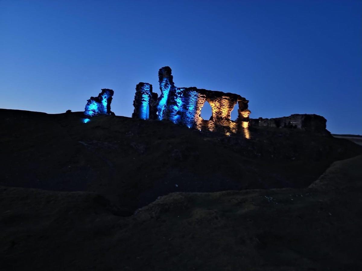 ASG_Entertain's tweet photo. Tonight we have joined forces with @Clwyd_Dee_AONB to illuminate Castell Dinas Bran in Llangollen to show our support to the Ukraine 🇺🇦 
We are donating 100% of our fee to a charity that will directly help those effected by the devastation over in Ukraine 💙 #WeStandWithUkraine https://t.co/SAWQOyU6eF