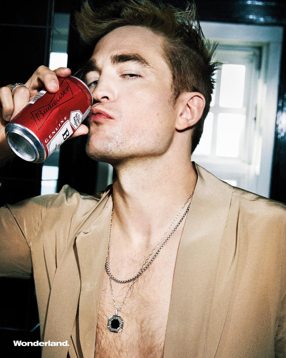 MORE Amazing NEW Pics Of Robert Pattinson &amp; Zoe Kravitz From The Wonderland Photoshoot 🔥🔥🔥 robsessedpattinson.com/2022/03/more-a…