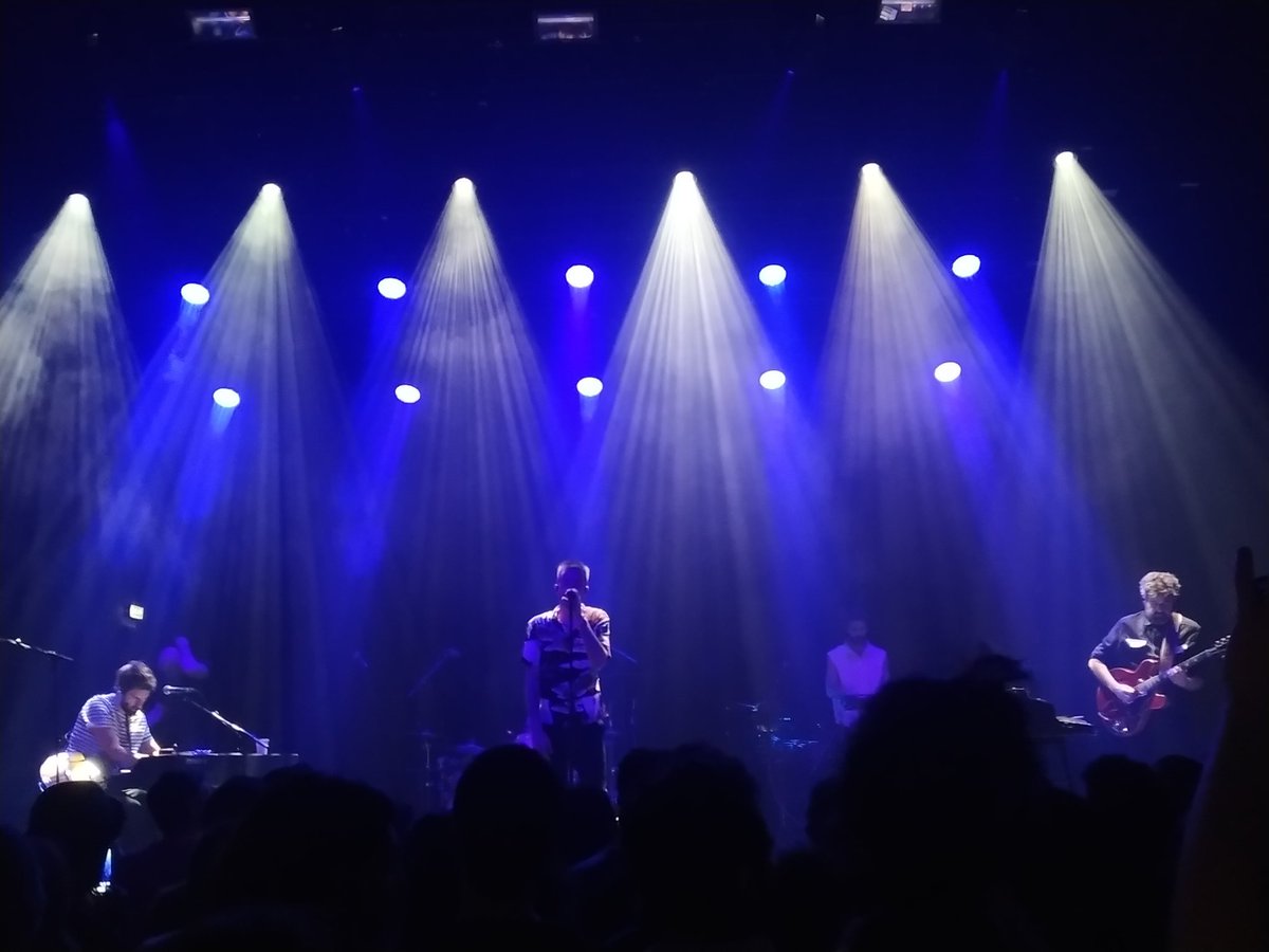 Veroteroruiz's tweet photo. @vetustamorla @bataclan_ @GloriaNM Qué maravilla!!🔥 https://t.co/HmrQ5DeHI3