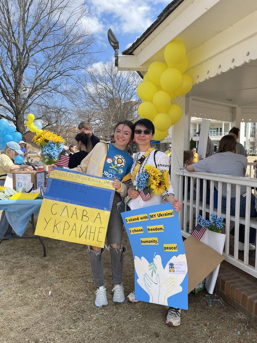 hneynutcheerios's tweet photo. huntsville stands with ukraine🇺🇦🇺🇦 #ukraine #huntsville #StopPutinNOW https://t.co/SVStYGJgGm