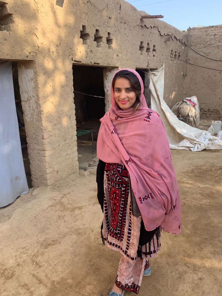 BismilSabi's tweet photo. منی دوستاں چو گِلگ کُتگ کہ من نشتگان ءُ اِدا نیاں
منا گیر کیت ہمے ساہتاں ہما مردمے کہ ادا نہ اِنت

م_م

#JusticeForShahinaShahin https://t.co/Mu5bppJCM1