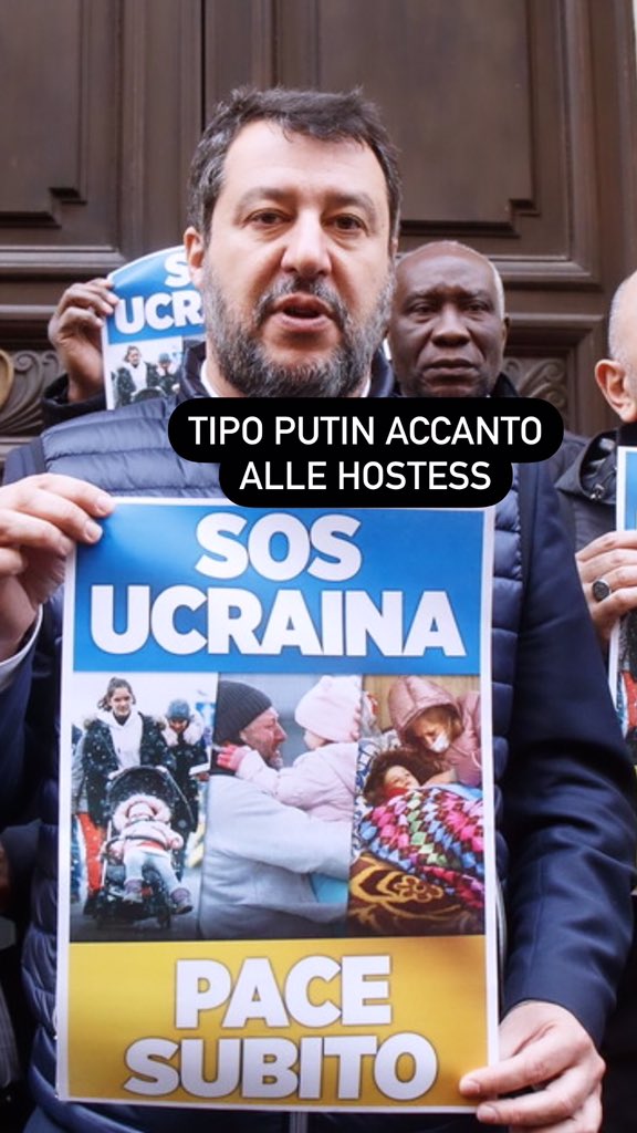 stanzaselvaggia's tweet photo. Tipo Putin accanto alle hostess. https://t.co/UefbHNyoqE