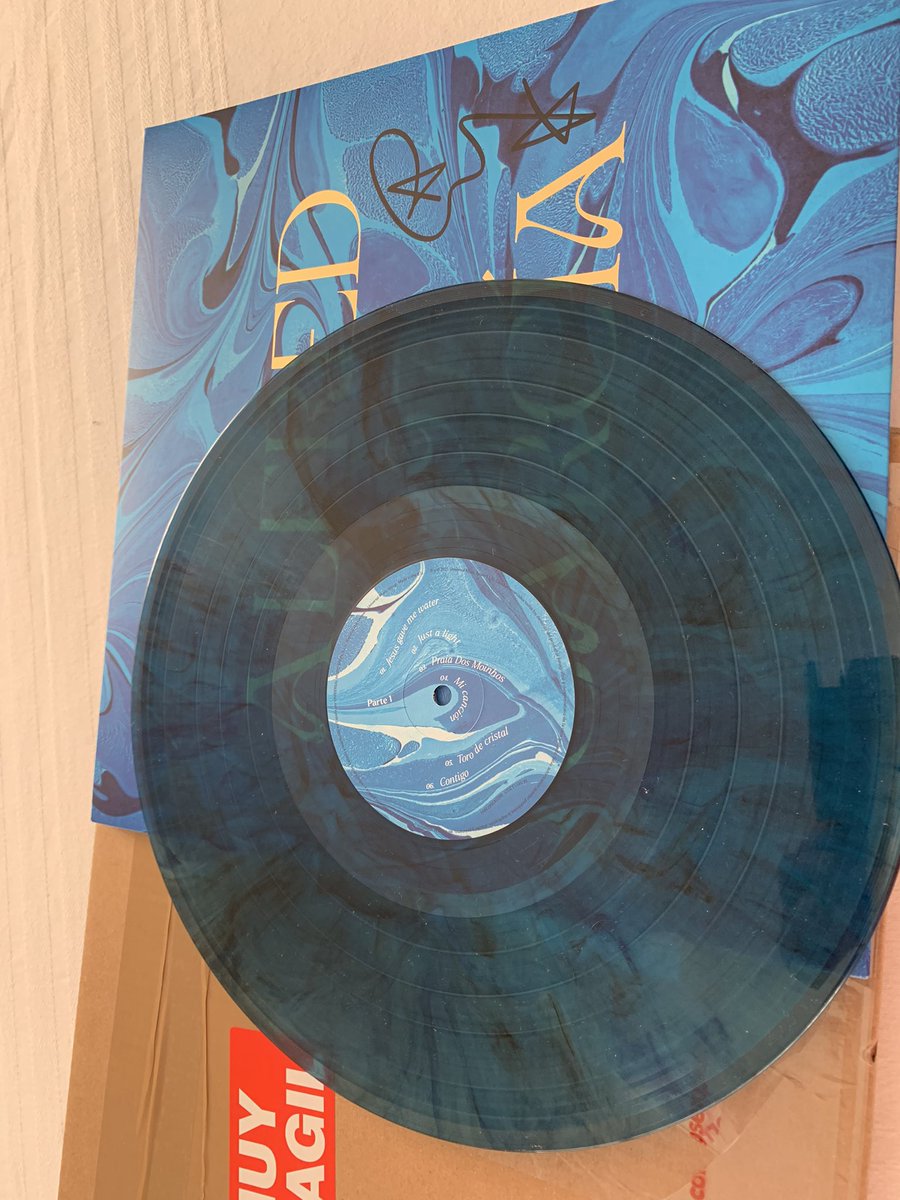 RocioWeberVi's tweet photo. Regresar de vacaciones y encontrarme con la sorpresa que ha llegado esta maravilla #1997Album Me encanta !!! Gracias Alfred García por esta joya musical !!! https://t.co/COjaUva7TM