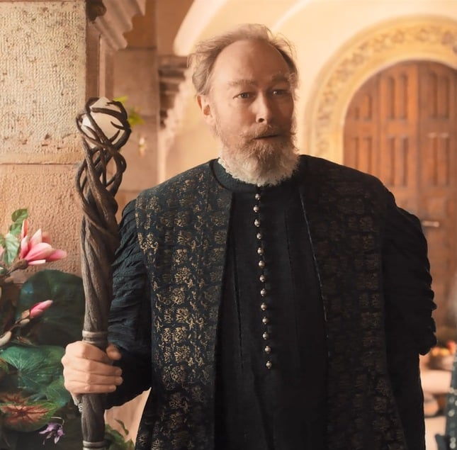 "Well hello there, *young* lady," The seemingly doddering old man, hands behind his back approached the stand with a kindly, bearded smile, looking Melysandrae up and down. "How much for a crown of your *lovely* flowers, hmmmmm?"

#TourneyOfFlowers