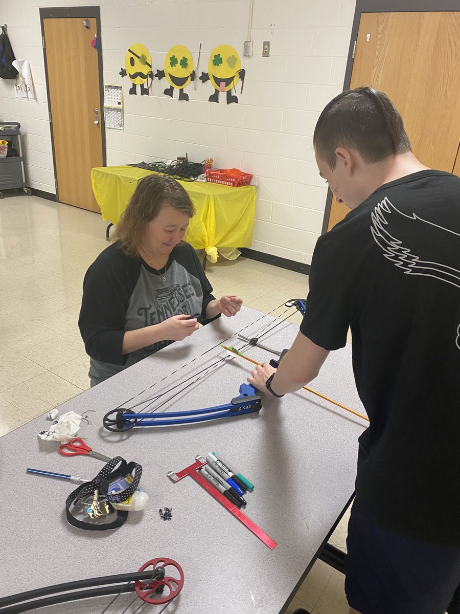 frysensei's tweet photo. Getting our bows ready for the state tournament in Louisville! @EES_Mustangs #kynasp https://t.co/GXEkXx73gU