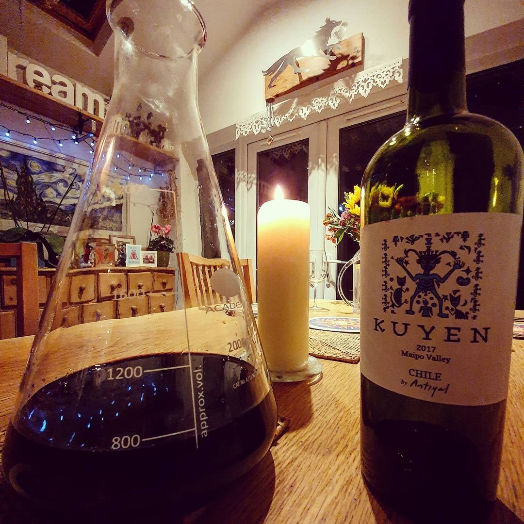 VintageRootsLtd's tweet photo. #SundayTipple: 'Kuyen' from Antiyal Wines ๐โ
โ
A blend of Cabernet Sauvignon, Carmenรจre, Petit Verdot, Syrah/Shiraz // aged for one year in French oak barrels // cherry and plum aromas with flavours of chocolate, leafy spice, earth and berry fruits ๐ท // award-winning ๐ฅโ https://t.co/hRaa7hsBbI