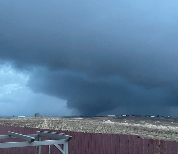 LiveStormChaser's tweet photo. What a monster tornado yesterday seen NW of Kellogg, Iowa!
Permission: Heather Parker
#IAwx #Iowa #Torndao #Kellogg #KelloggIowa #Torndaoes #Severe #Weather https://t.co/uvGVkVsbLq