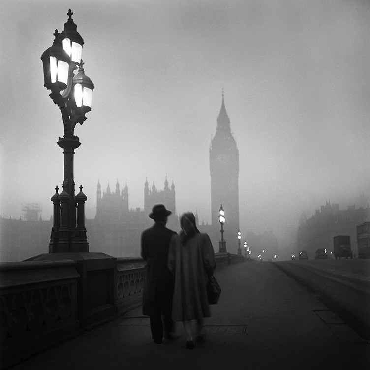 Couple on Westminsterbridge, No. 1218, London, 1949, René Groebli. Swiss, born in 1927 🖤