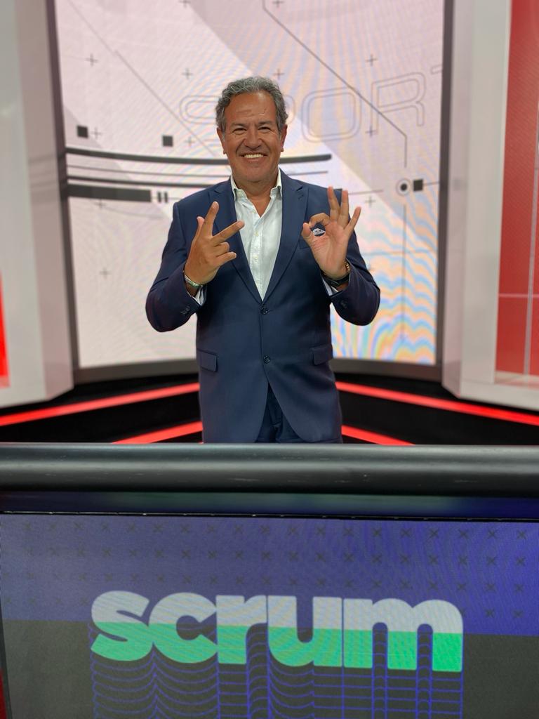 AlejandroCoccia's tweet photo. 30 años con el rugby en ESPN... muchos recuerdos, lindas experiencias y sobre todo grandes compañeros de ruta a lo largo de estas 3 décadas. De todos aprendí y sigo aprendiendo, y la lista es larga: el GRACIAS es inmenso. Obvio, a uds también el agradecimiento por el aguante !!! https://t.co/l6PsFhVsX2