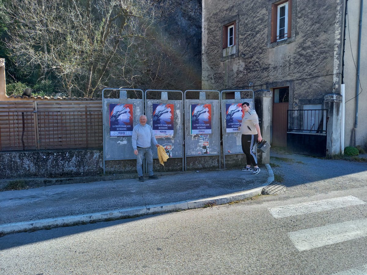 LR_3005's tweet photo. Les militants de la 5ème circo du #Gard toujours mobilisés sur le territoire ce week-end avec un tractage sur #Alès et #LeVigan !

Pour nous rejoindre🚀➡️ https://t.co/qx3Ra53q0r

#StopMacron #AvecPécresse #NouvelleFrance #LesRépublicains #Presidentielle2022 #Pécresse2022 #LR https://t.co/J5cz8VIaoa
