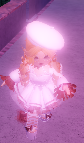 Tw1lightShAdow's tweet photo. My avatar's feet are just moving on its own- Royale High's walking animation be like really weird these days- I hope they can fix this problem soon. #royalehighbug #royalehigh #royalehighglitch https://t.co/tr353xMav7