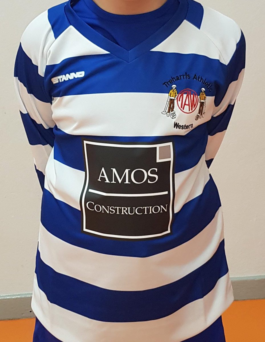 Our new U9/10 girls team would like to thank Amos Construction LTD for sponsoring the team.

The girls looked brilliant in their new kits🤩👏⚽

Thank you from all of us at the club! 💙⚽️