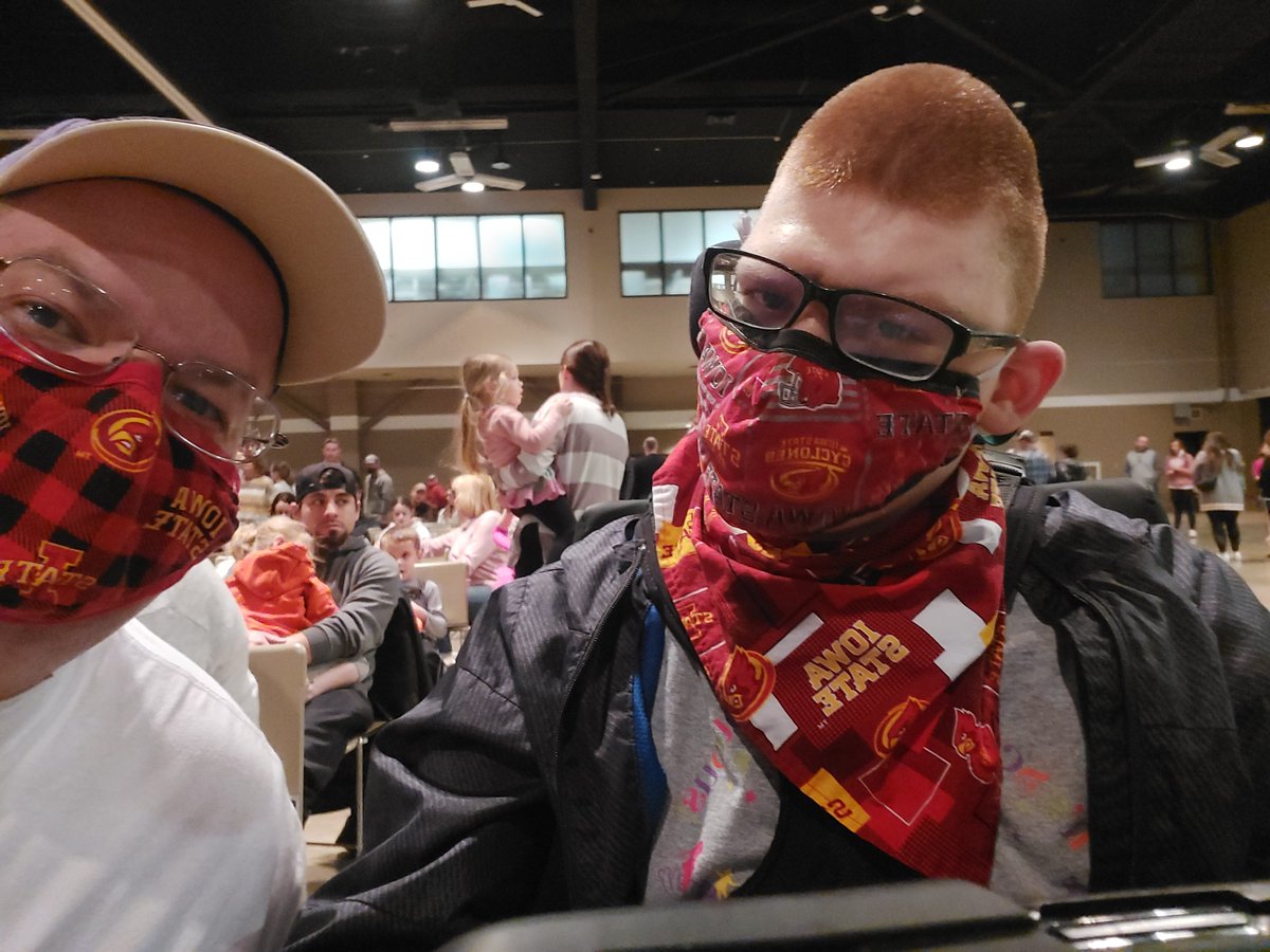 HestoPresto's tweet photo. #DanceDad and #DanceBrother wearing down.  Only 2 hours left. https://t.co/XX1ByDkne4