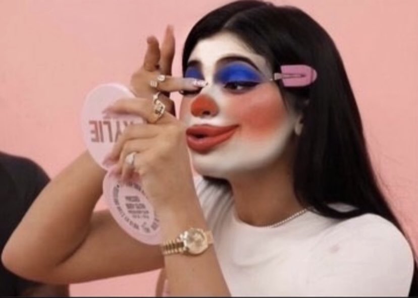 BusisiweGee's tweet photo. @leteverybody Imagine someone with 0 followers thinking that Cardi want's attention https://t.co/iiEaQr3yz2