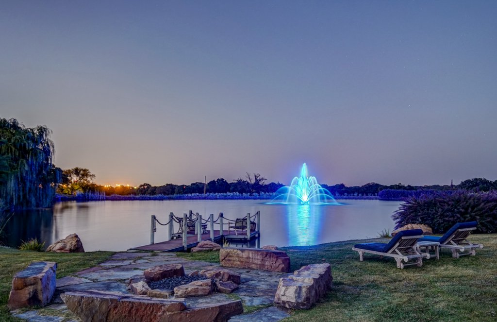 LUXRE's tweet image. This one-of-a-kind Italianate estate spans 14,544 sq ft and sits on 50 acres, offering an oasis of peace and tranquility, with a #vanishingedgepool and panoramic views 🌌

🗝 Kermit Brown Luxury Real Estate, Churchill-Brown &amp;amp; Associates | $6,950,000 USD | luxuryrealestate.com/3574847