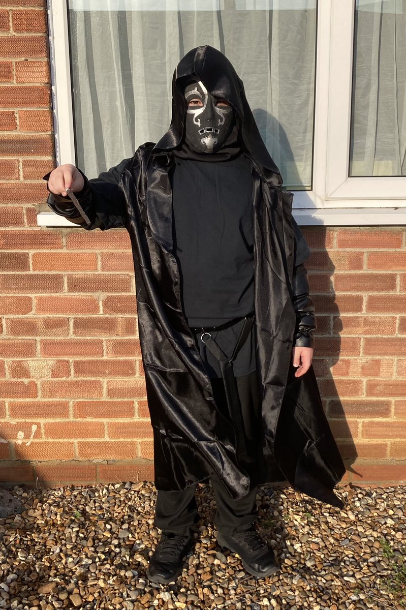 becks_w78's tweet photo. @wbtourlondon My son chose to dress up for #WorldBookDay as a Death Eater! We made the mask, put together a costume and I made the accessories and he chose a death eater wand to take. He absolutely LOVED it! #worldbookday2022 #harrypotter #deatheater https://t.co/JU1WNiH0aU