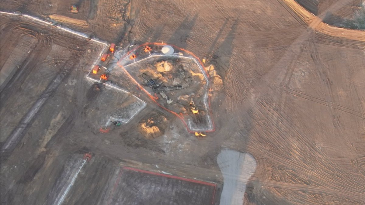   #EpicUniverse As mentioned by  @AliciaStella  @OrlandoParkStop you can see the work they are doing on the Moat, theres a clear outline for the pathway to the ride there