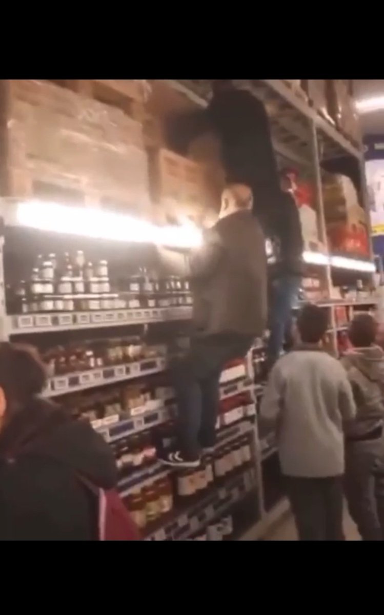 Önce benzin gibi solduk 
Zincirlerde stok bulduk 
Savaş Ukrayna'da ama 
Raflara biz tırmanır olduk 

#bimmarket #Kıtlık #YağFiyatları