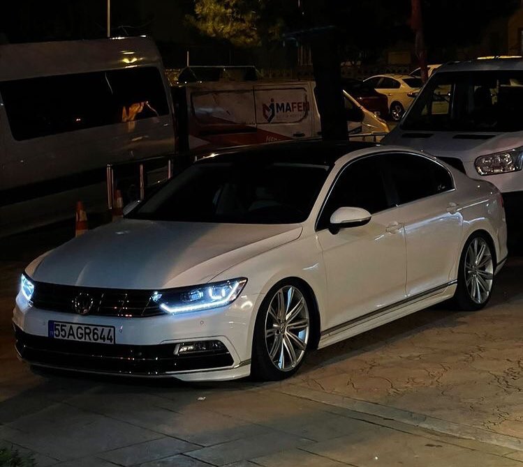 Passat.B8_ tweet media