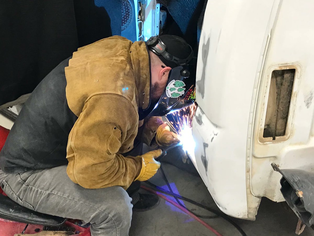ASUNewport's tweet photo. Painting, hammering, welding, sanding, painting…just another day in our Collision Repair & Refinishing Technology program! Check it out —> https://t.co/IOWkiHYtwd
#ASUNewport #collisionrepair #ASUNAviators #ItsTimeToSoar https://t.co/O7Fj6HENDg