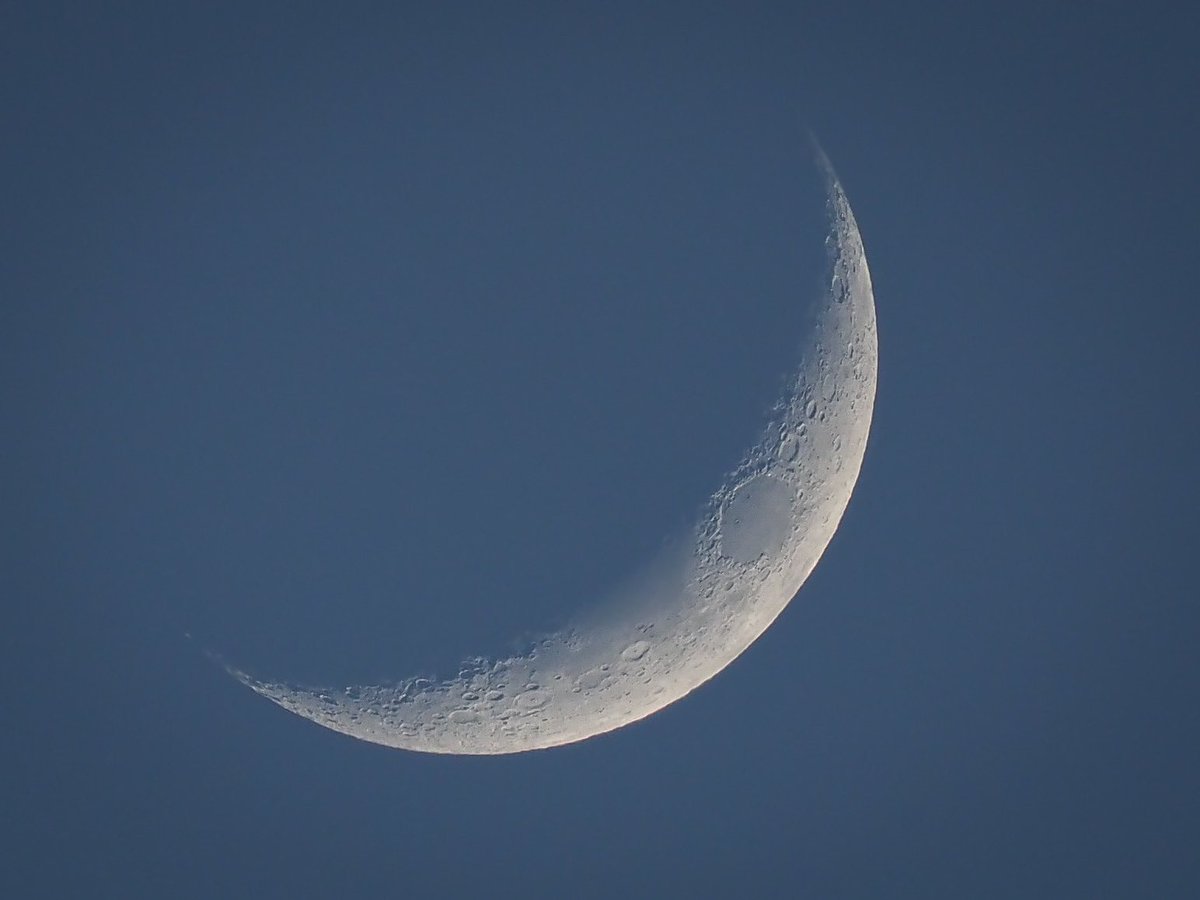 Tried out the new lens on this afternoons lovely moon 🌙 #moonhour