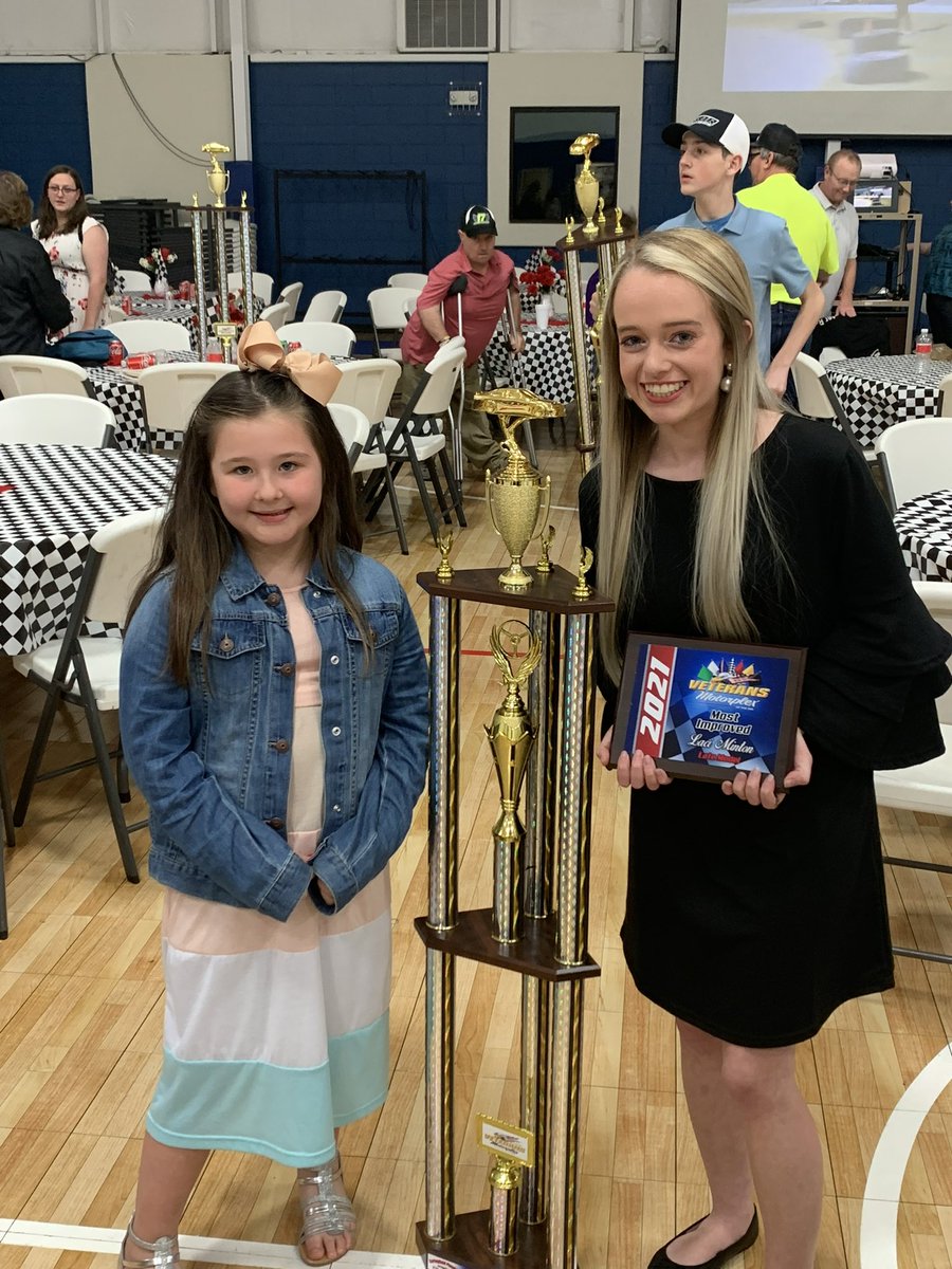 Raceylaci's tweet photo. Had a good time at Highland Rim Speedway banquet last night ended up with 3rd in points and most improved driver! @leeminton10 got crew chief of the year! So thankful for my crew and can’t wait to get this year started with @LiquiMolyUSA! #raceylaci #66in22 #raceylaci https://t.co/5JE7ePnY6M