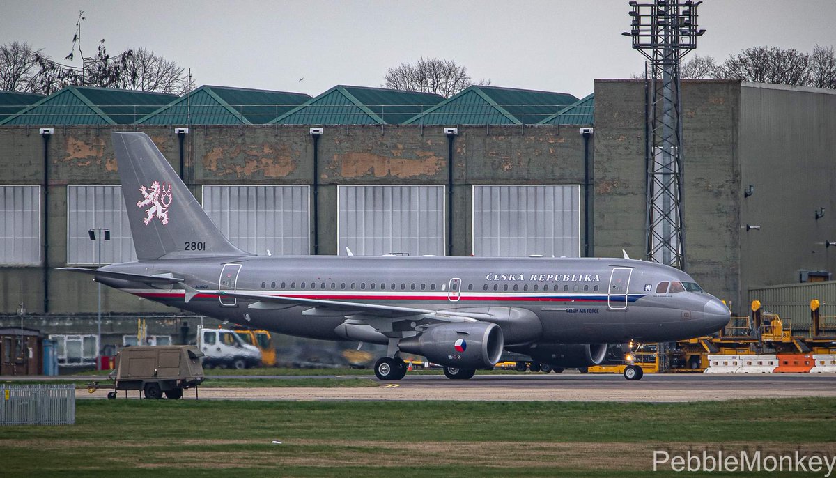 MarkbBentley's tweet photo. Czech AF A319 2801 arriving at lunchtime at Brize Norton #CzechAF #AvGeek #A319 https://t.co/DeEpvwleIz
