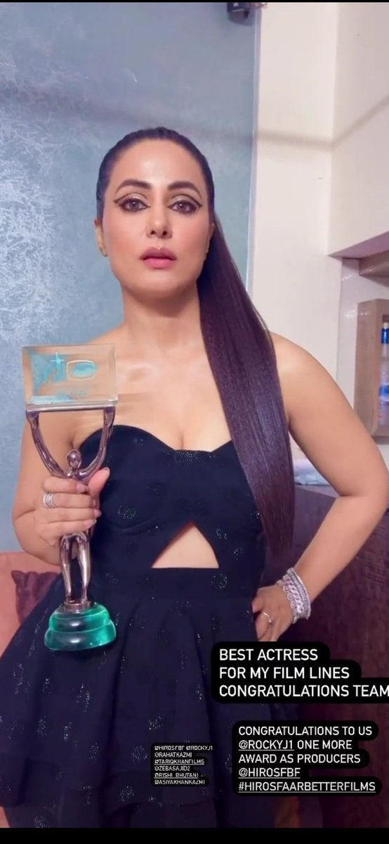 Oneindia's tweet photo. .@eyehinakhan won BEST ACTRESS for her movie #Lines at #ItaAwards

#HinaKhan #ItaAwards2022 https://t.co/jMCajSIeYS