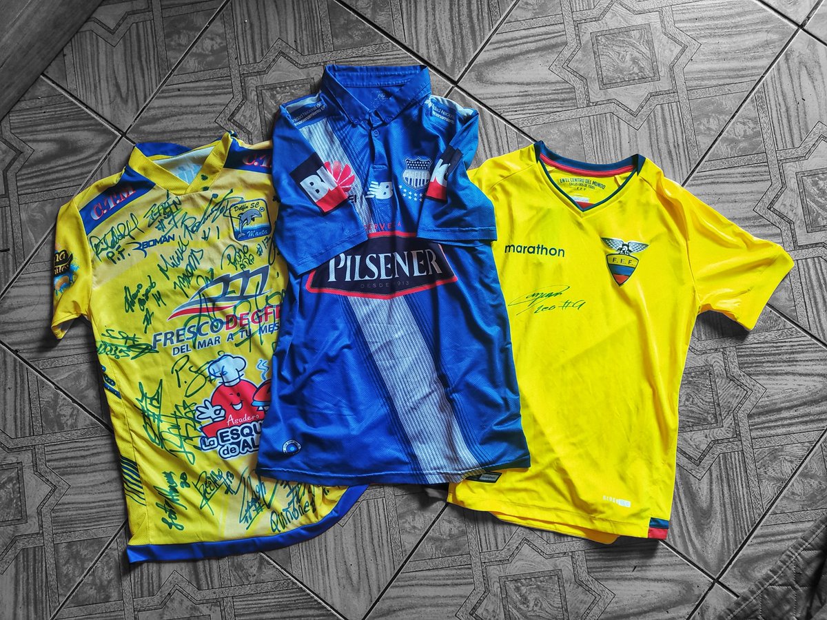 danielf_herrera's tweet photo. Hola amigos ayúdenme con un RT 🙏
Por urgencia económica vendo estas 3 camisetas.
▪️@DelfinSC Campeón firmado por todo el plantel 
▪️@CSEmelec 2015 
▪️Camiseta de @LaTri firmado por Leo Campana 
+INFO por interno o 0985144626 https://t.co/FytSzAsxdW