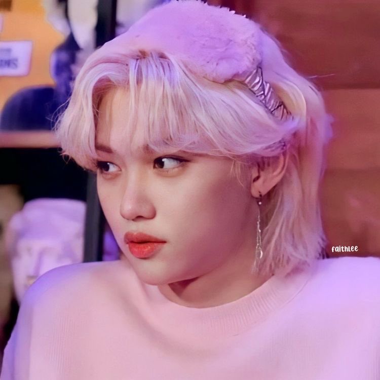 Эти пикчи реально просто стояли рядом в моей ленте пинтереста и теперь я хочу такой фик или ау. #StrayKids