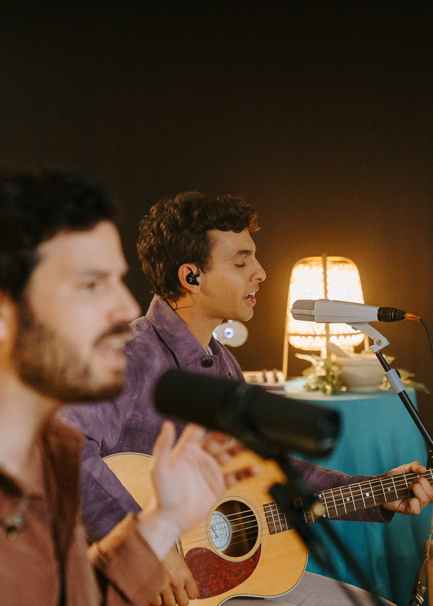 taburete89's tweet photo. Mañana a las 19:00h tendrán en nuestro canal de YouTube una versión de Roto y Elegante en acústico muy especial.

Se nos cuidan!
😘😘 https://t.co/NIAoHhmz8z