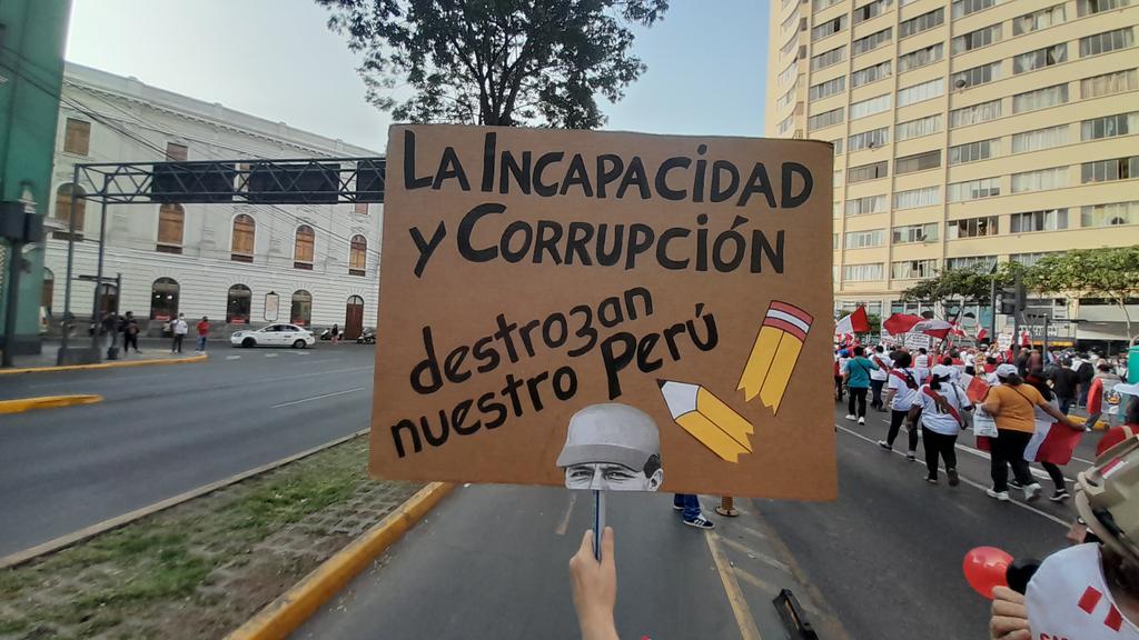TeamPatriotaPE's tweet photo. Una imagen vale mas que 1000 palabras!
#Marcha5M 
#VacanciaPedroCastillo 
#MarchaPorLaVacancia https://t.co/cxfT4mdnwU
