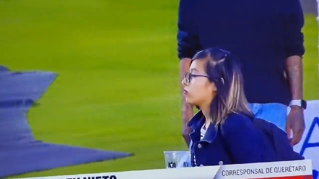 milesbianafav's tweet photo. Guardar la navaja a tu noviecito, te hace cómplice de todo lo ocurrido. Ojalá te encuentren. Por tus acciones, quien sabe cuánta gente está mal herida. Ahí la tienes @Club_Queretaro @TUDNMEX @MikelArriolaP @LigaBBVAMX #MexicoSinMundial #FemexFut https://t.co/7e5yfA3gKo