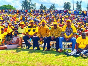 dtyce_swag's tweet photo. Gweru Caption💛💛💛 #yellowed https://t.co/eKPp0Dtme4