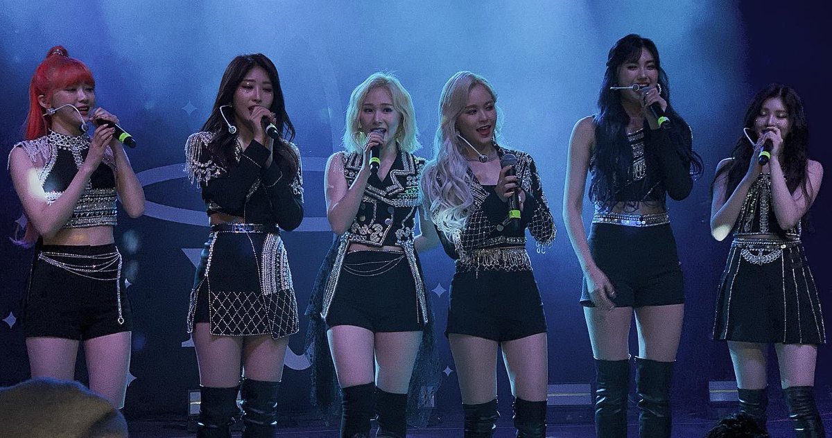 garrrrrettt's tweet photo. saw everglow 2 years ago today 🙂 #everlastingtour @EVERGLOW_twt https://t.co/ChOydr7tsZ