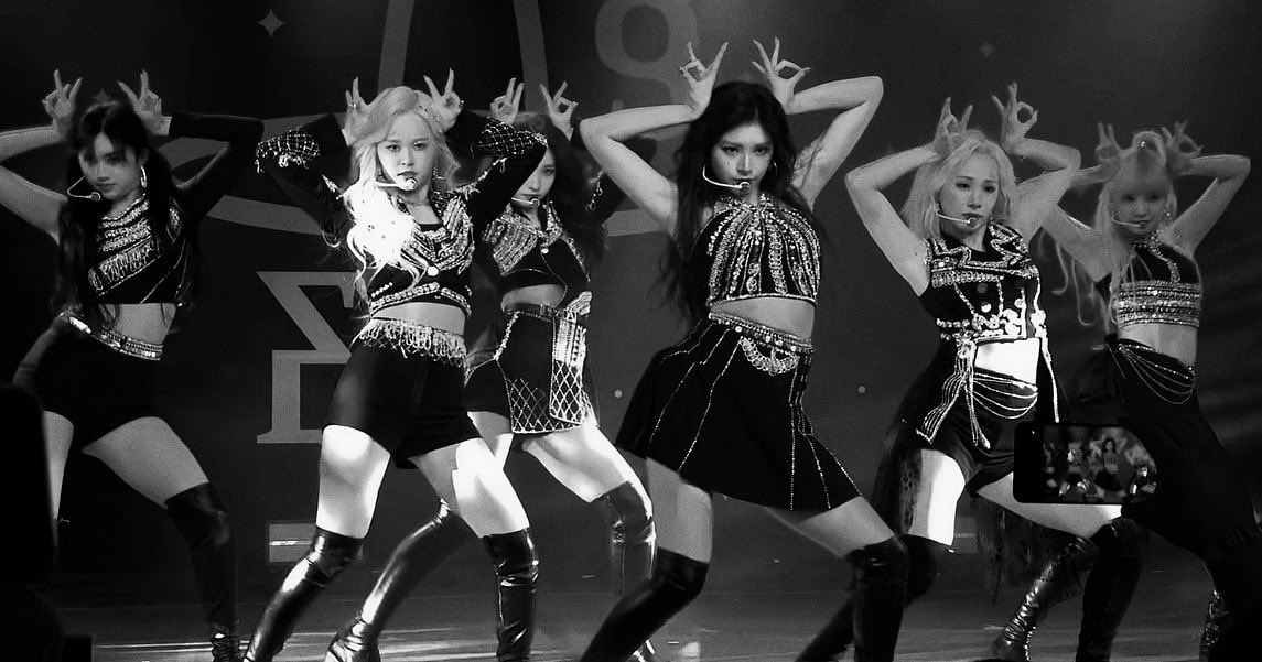 garrrrrettt's tweet photo. saw everglow 2 years ago today 🙂 #everlastingtour @EVERGLOW_twt https://t.co/ChOydr7tsZ