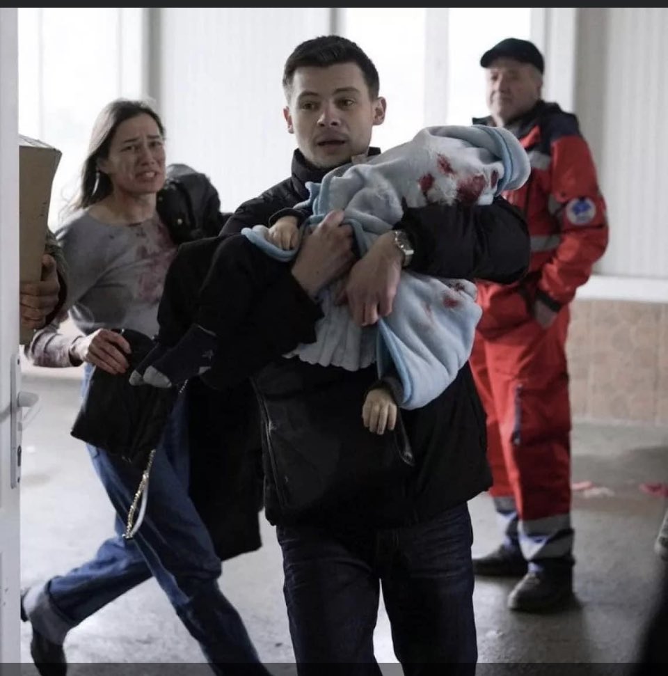 Emme_Conti's tweet photo. Maledetto #Putin 😡 le tue bombe hanno stroncato la vita del piccolo #Kiril a #mauripol @KremlinRussia_E #FckPutin https://t.co/Y4wimXkvwt