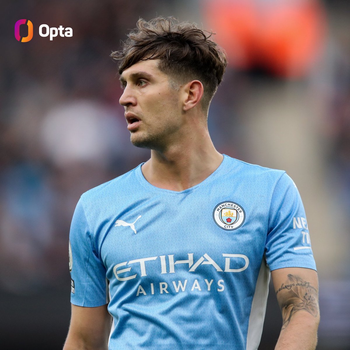 OptaJoe's tweet photo. 88/91 - John Stones has won 88% of his aerial duels in the PL this season, while completing 91% of his passes. Since 2003-04, when this data is available for the competition, no outfielder has ever recorded over 85% for both metrics over a full season (min. 500 mins). Complete. https://t.co/clNcLNlbA1