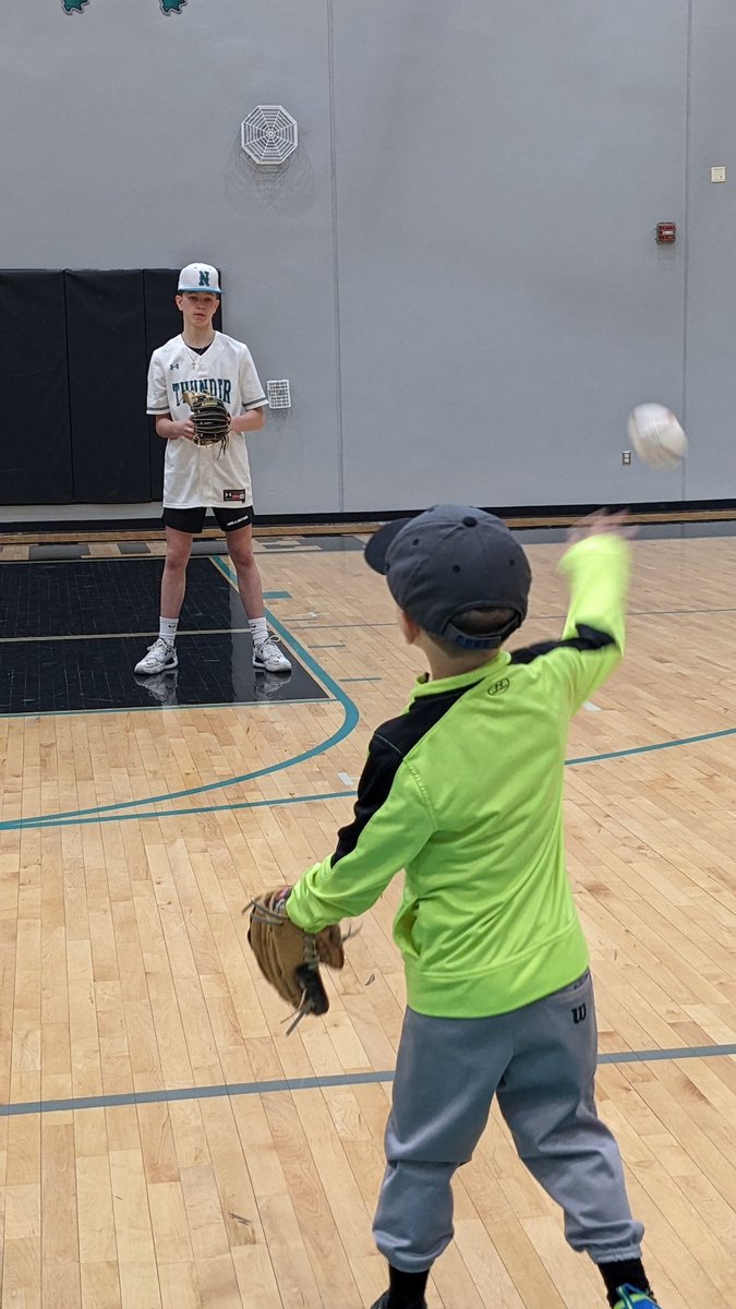 WNThunder_BSBL's tweet photo. We are grateful for the chance to work with around 150 young kids today at Woodstock Little League evaluations! Best of luck to all the young players and coaches we met today as you begin your seasons! #SpringTraining22 @WoodstockD200 @WoodstockInde @WNHSathletics @thunder_clarke https://t.co/bfBUbSRnhS