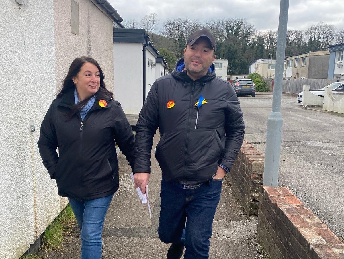 sarah4bridgend's tweet photo. 🌹Out in #Wildmill today with the @LabourBridgend gang and candidates having a good chat with people on the #Labourdoorstep. https://t.co/XY4LFuobB5